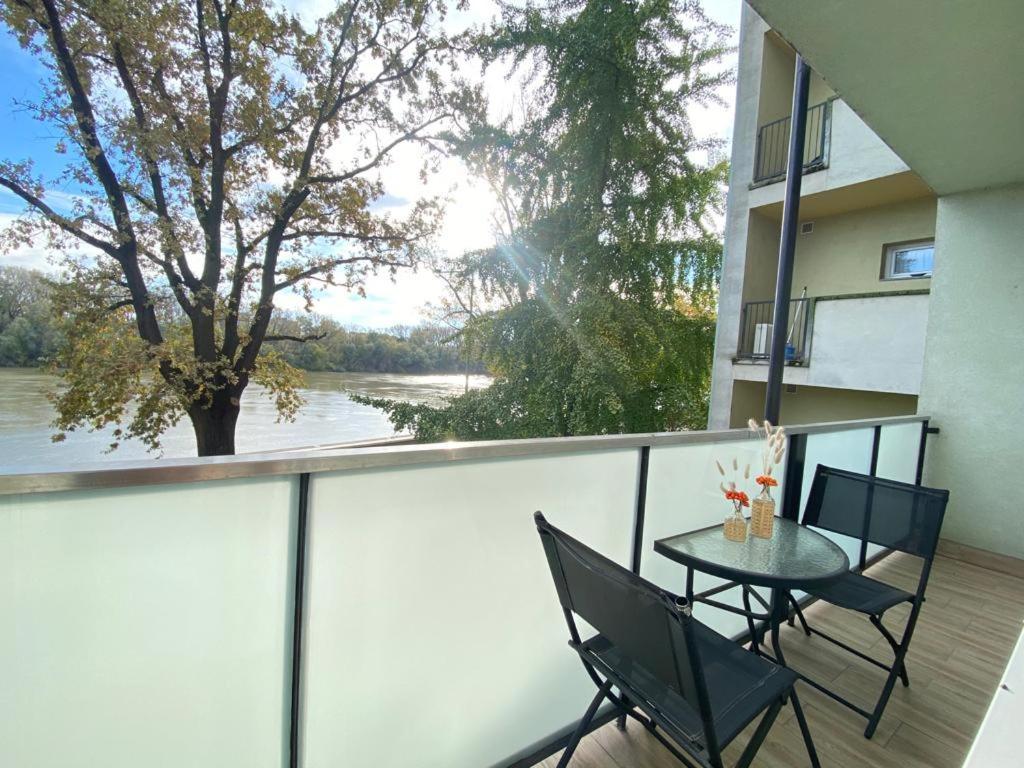 Hip Riverview Bestern Сегед Экстерьер фото