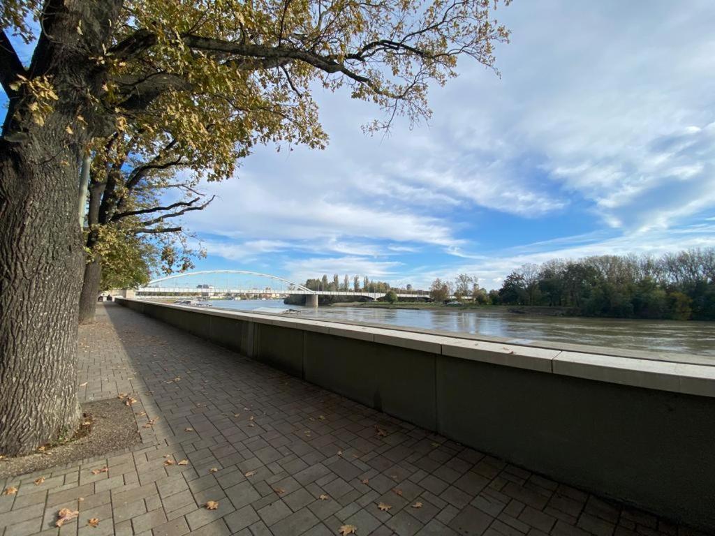 Hip Riverview Bestern Сегед Экстерьер фото