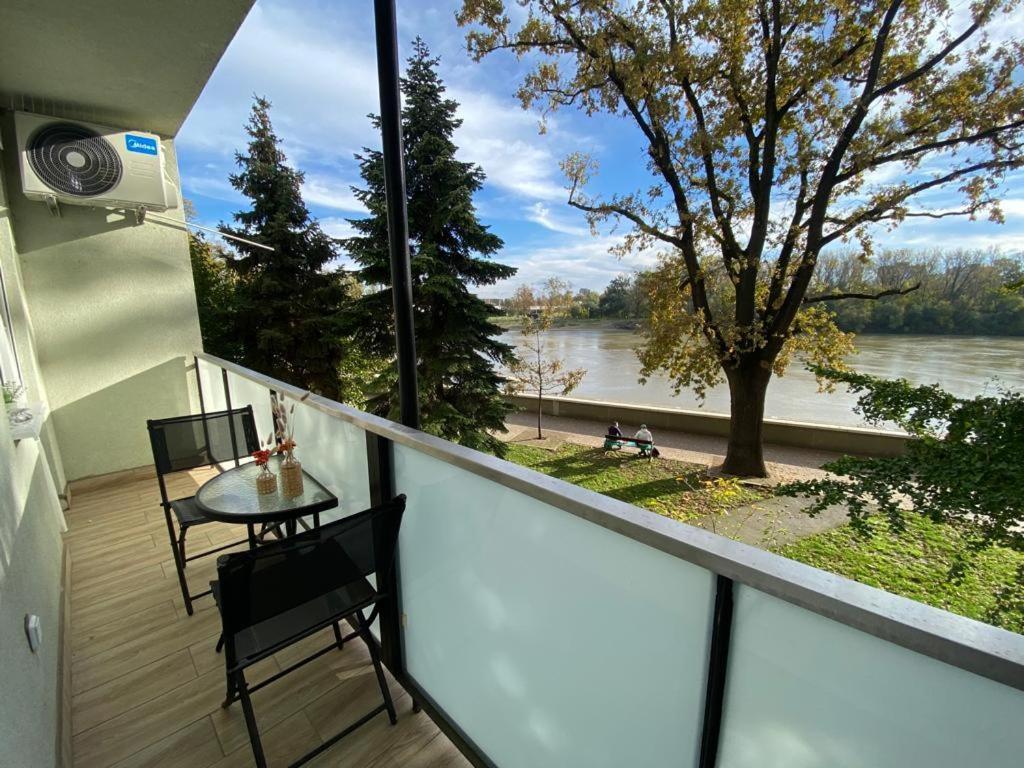 Hip Riverview Bestern Сегед Экстерьер фото
